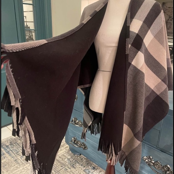 Rachel Roy Elegant Black, Gray Cream Plaid Shawl/Cape/Poncho One Sz warm fringe - Picture 1 of 11